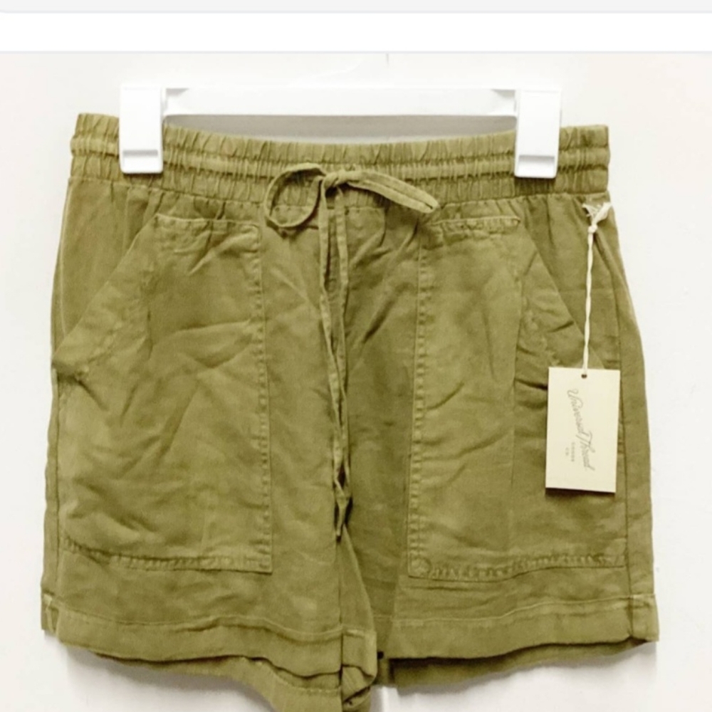 NWT- Universal Thread Women's Olive Green, Mid Rise Canvas Pull On Casual Shorts